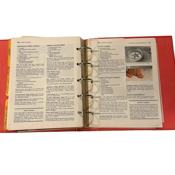 Vintage 1986 Betty Crocker Ring Bound Hardcover Cookbook Golden Press Kitchen - Picture 8 of 9